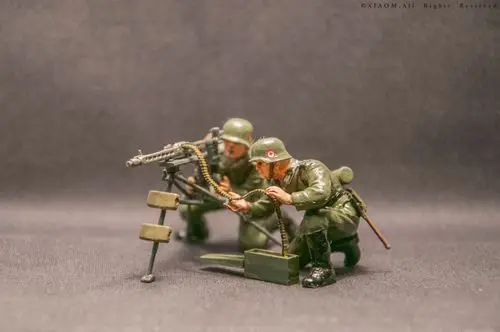 《微观二战》：镜头下的凡人史诗，见证硝烟中的温情与人性挣扎